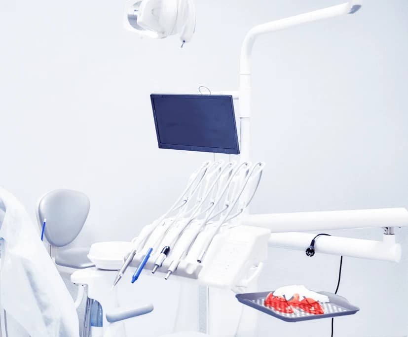 Sayınsu Ortodonti kliniğinde hasta koltuğu ve tedavi ünitesi